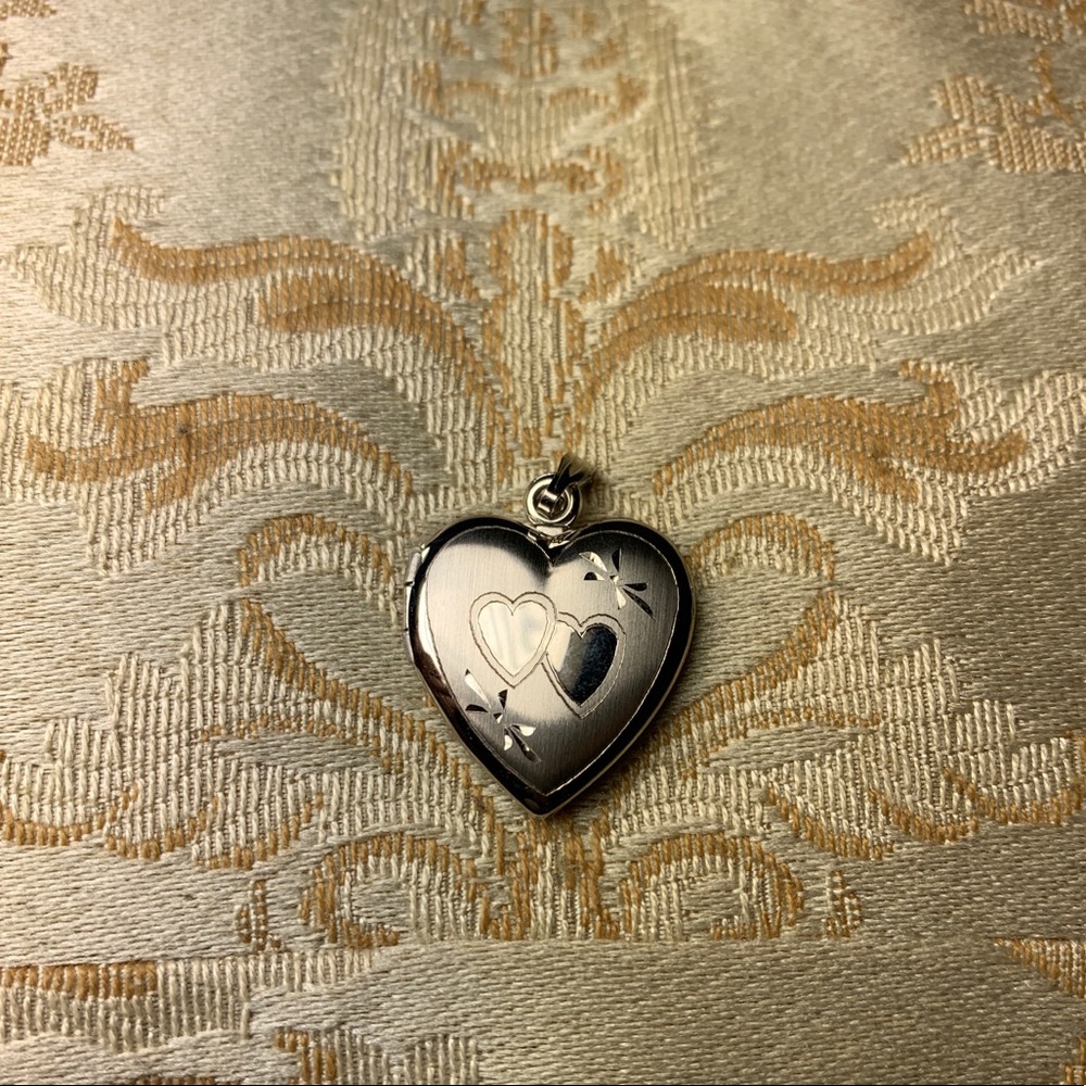 14k white gold heart pendant locket
